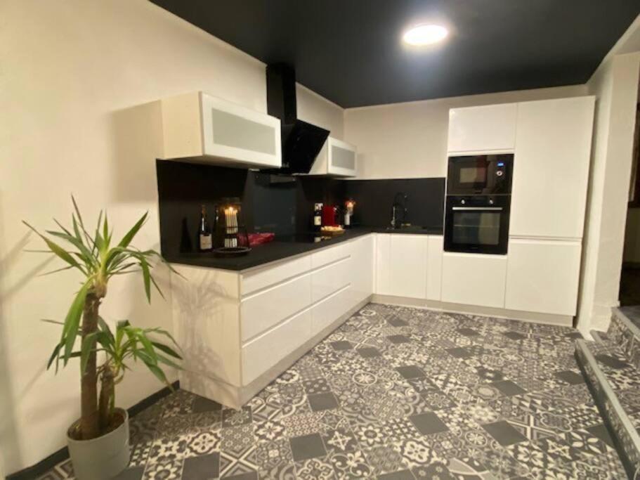 Appartement A Sommieres Bagian luar foto